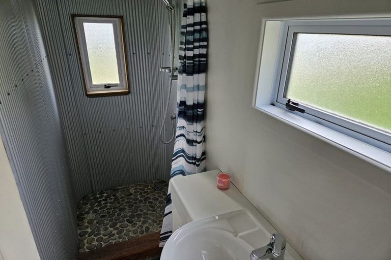 Photo of property in 33 Ratadale Road, Reikorangi, Waikanae, 5391