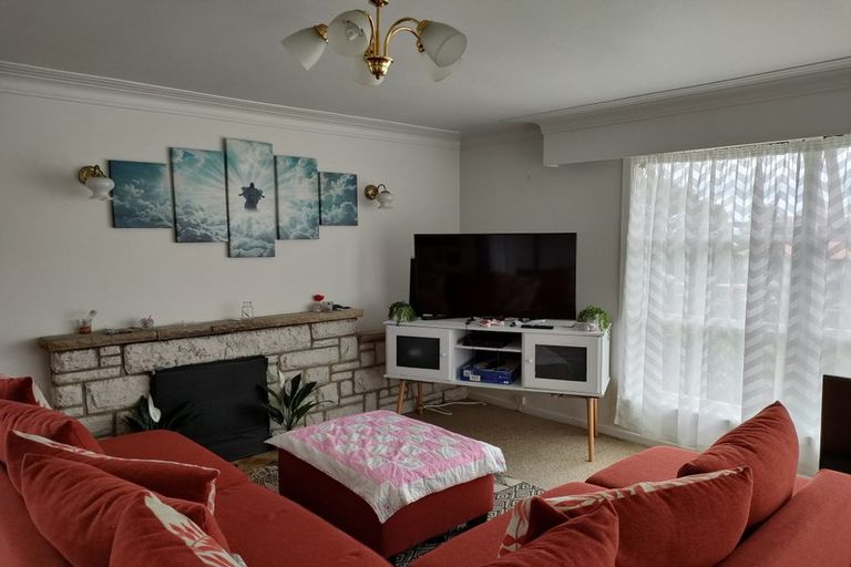 Photo of property in 2d Lynbrooke Avenue, Blockhouse Bay, Auckland, 0600