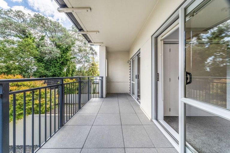 Photo of property in 10a/71 Spencer Road, Oteha, Auckland, 0632
