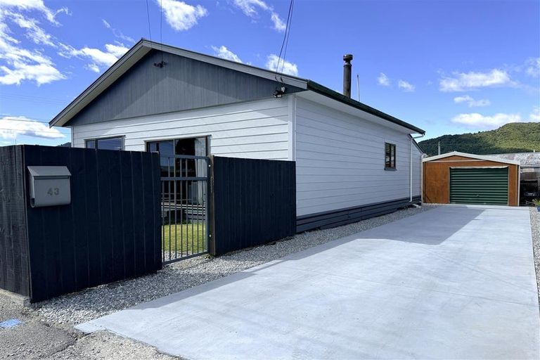 Photo of property in 43 Blake Street, Blaketown, Greymouth, 7805