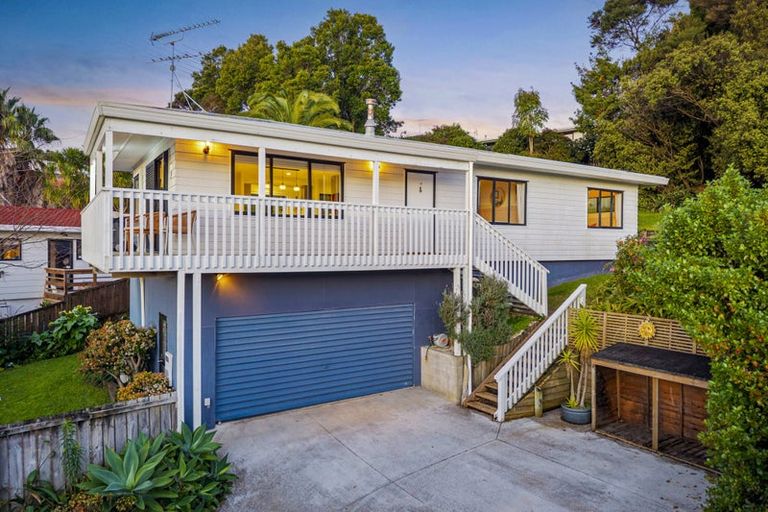 Photo of property in 10 Emery Grove, Bayview, Auckland, 0629