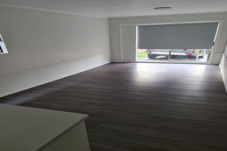 Photo of property in 2/523 Glenfield Road, Glenfield, Auckland, 0629