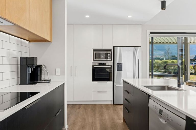 Photo of property in 16 Sentinel Drive, Lake Hawea, 9382