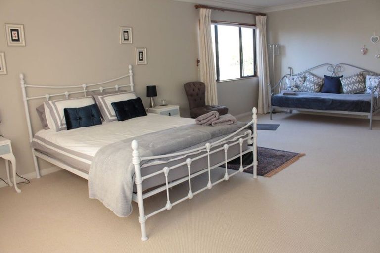 Photo of property in 44 Amberwood Drive, Northpark, Auckland, 2013