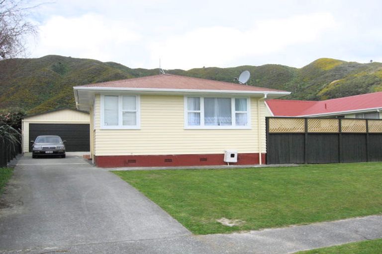Photo of property in 11 Dewsbury Grove, Wainuiomata, Lower Hutt, 5014
