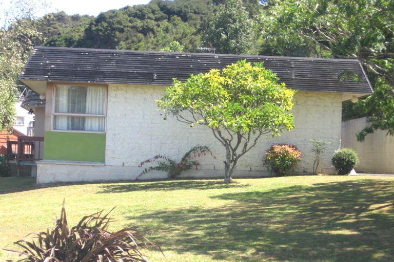 Photo of property in 2/31 Easton Park Parade, Glenfield, Auckland, 0629