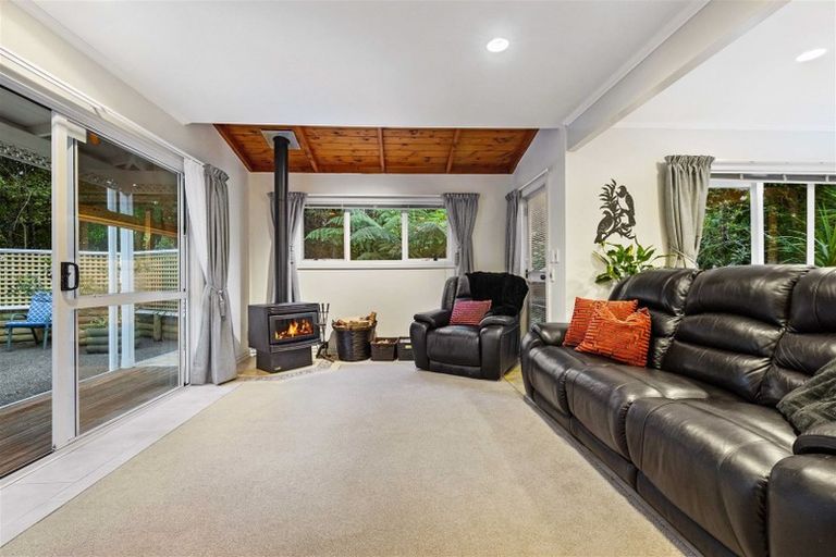 Photo of property in 4 Kitewaho Road, Swanson, Auckland, 0816