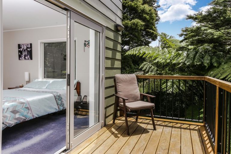 Photo of property in 5 Hayes Road, Henderson Valley, Auckland, 0612