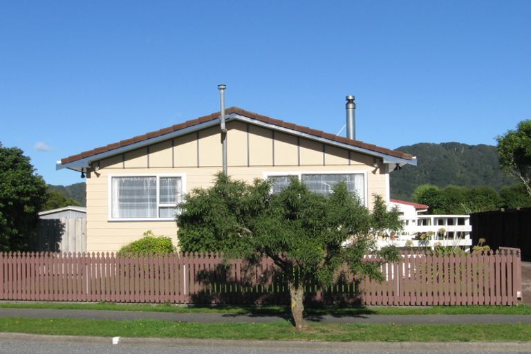 Photo of property in 14 Rakaia Grove, Wainuiomata, Lower Hutt, 5014