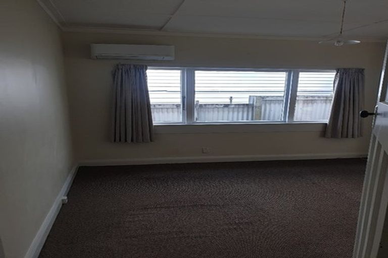 Photo of property in 64 Maupuia Road, Maupuia, Wellington, 6022