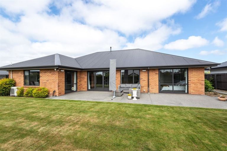 Photo of property in 17 Gosling Crescent, Halswell, Christchurch, 8025