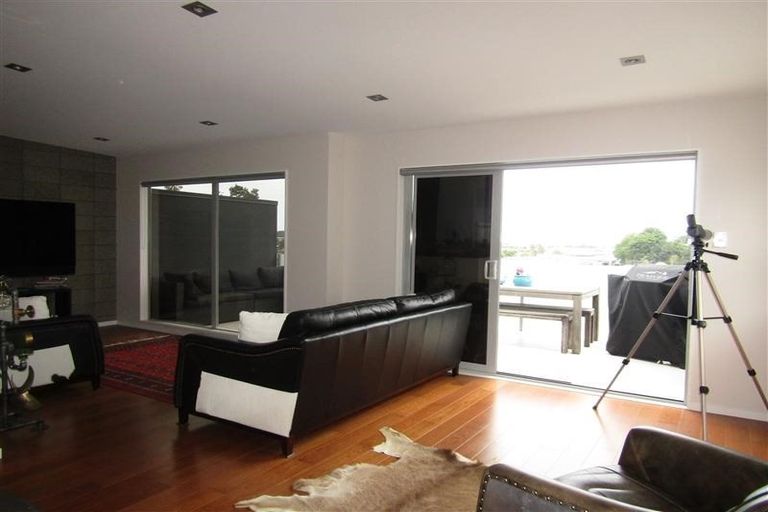 Photo of property in Wilk Heights, 2/8 Wilk Lane, Browns Bay, Auckland, 0630