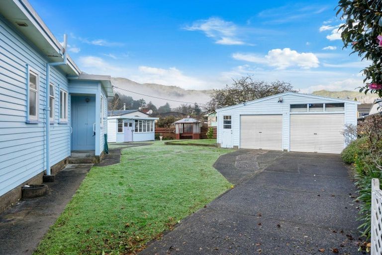 Photo of property in 4 Milton Street, Stokes Valley, Lower Hutt, 5019