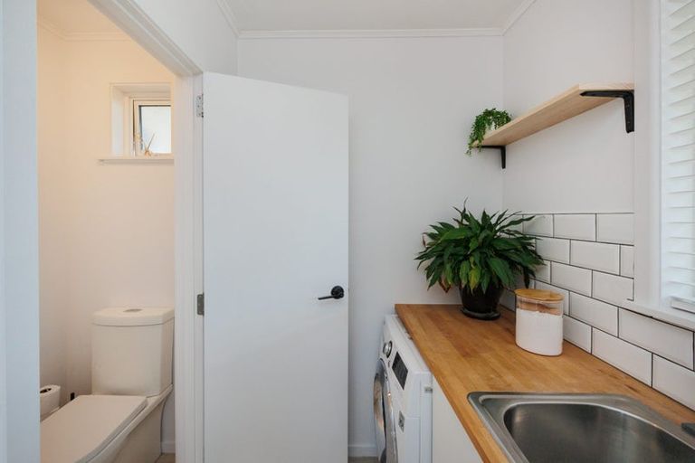 Photo of property in 42 Peters Avenue, Cloverlea, Palmerston North, 4412