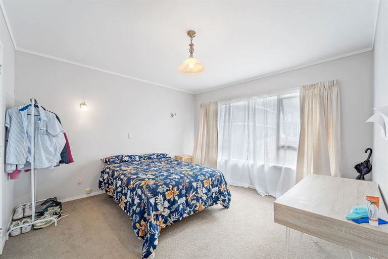 Photo of property in 1/2a Carlisle Road, Browns Bay, Auckland, 0630