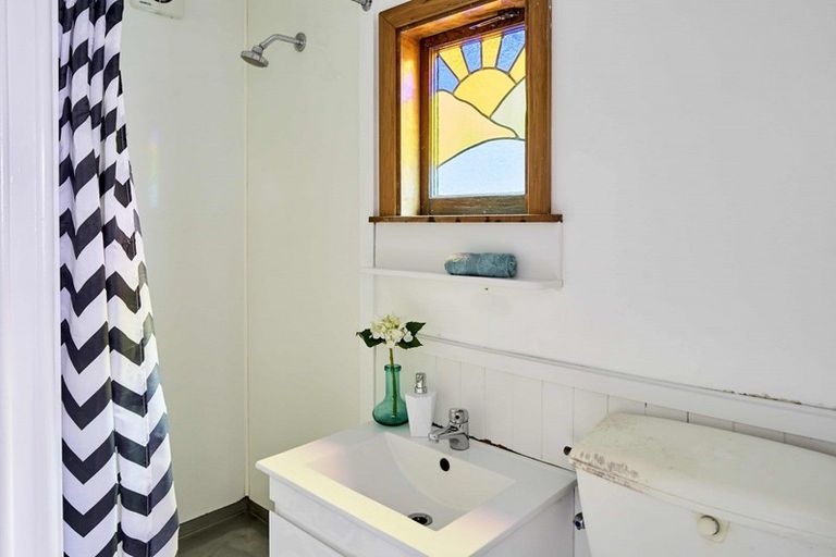 Photo of property in 11 Alexandra Road, Roseneath, Wellington, 6021