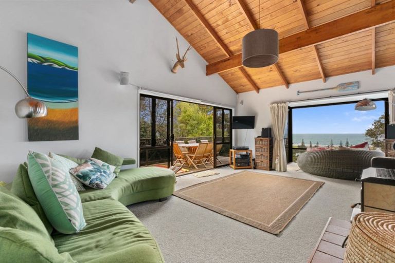 Photo of property in 122 Tuna Place, Onemana, Whangamata, 3691