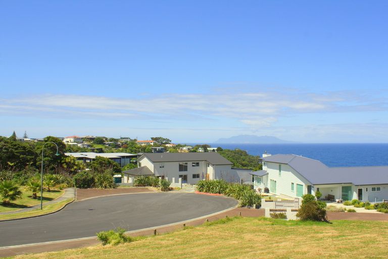 Photo of property in 80-82 Lax Crescent, Leigh, 0985