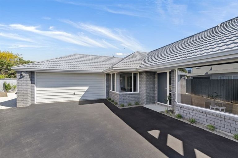 Photo of property in 9 Parkwood Place, Parklands, Christchurch, 8083