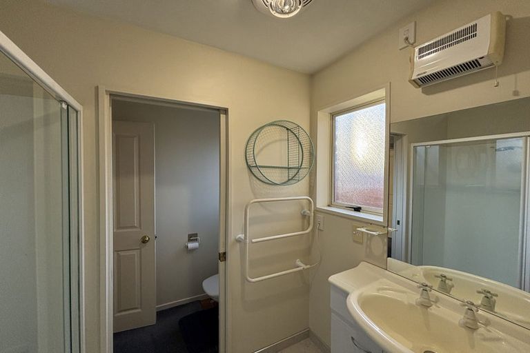 Photo of property in 4 Rosefield Lane, Northcote, Christchurch, 8052