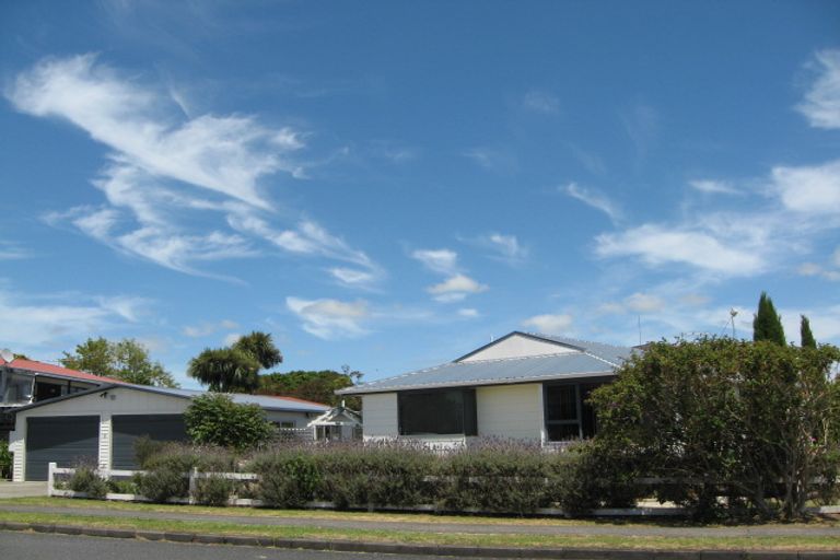 Photo of property in 2 Seaway Road, Clarks Beach, 2122