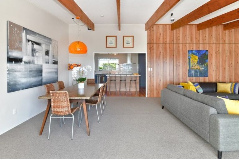 Photo of property in 98 Vipond Road, Stanmore Bay, Whangaparaoa, 0932