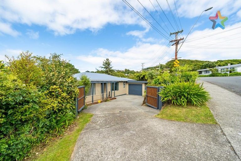 Photo of property in 188 Miromiro Road, Normandale, Lower Hutt, 5010
