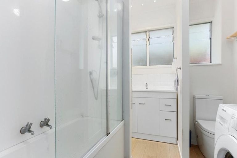 Photo of property in 2/23b Hillsborough Road, Hillsborough, Auckland, 1042