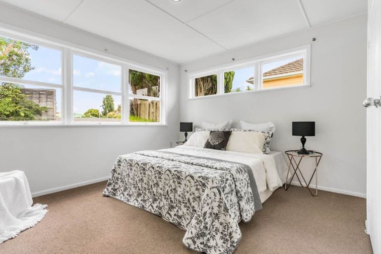 Photo of property in 559 Glenfield Road, Glenfield, Auckland, 0629