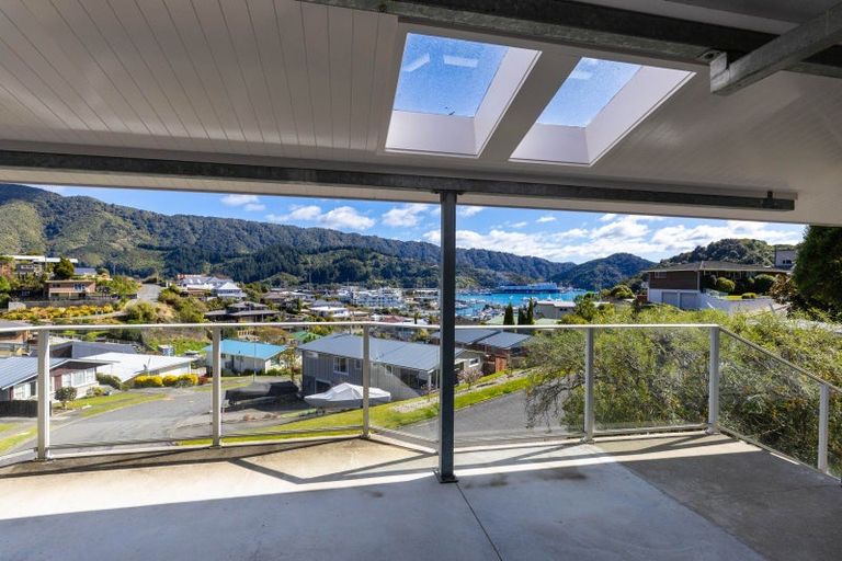 Photo of property in 29 Seaview Crescent, Picton, 7220