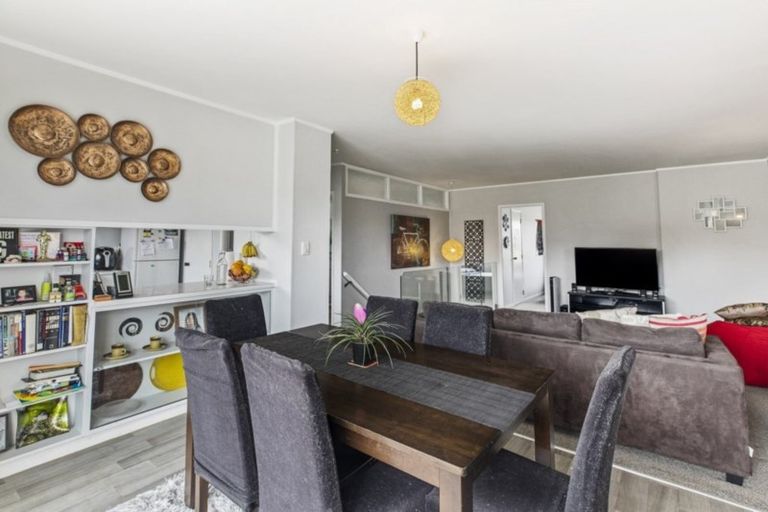 Photo of property in 2/15a Oates Road, Glen Eden, Auckland, 0602