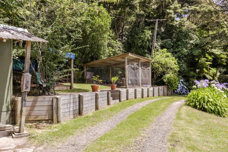 Photo of property in 5 Hayes Road, Henderson Valley, Auckland, 0612