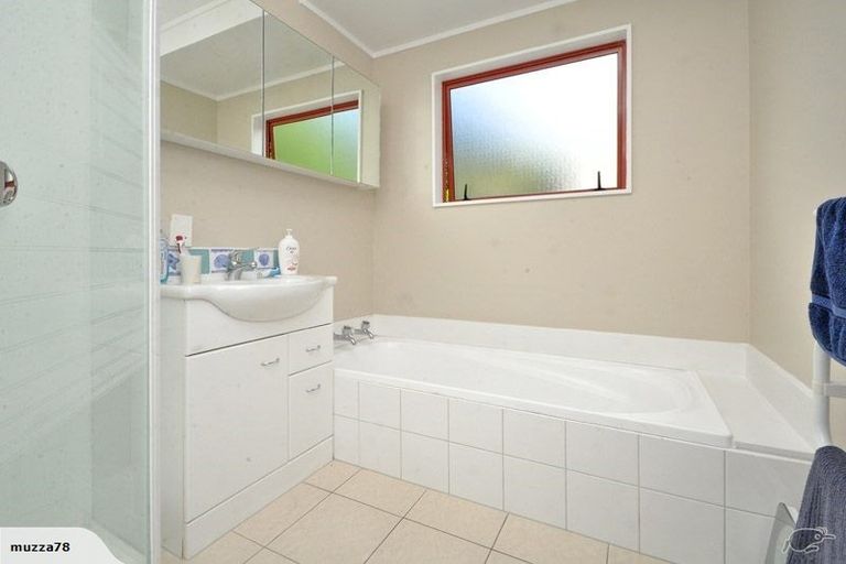 Photo of property in 4 William Hadlow Place, Hatfields Beach, Orewa, 0931