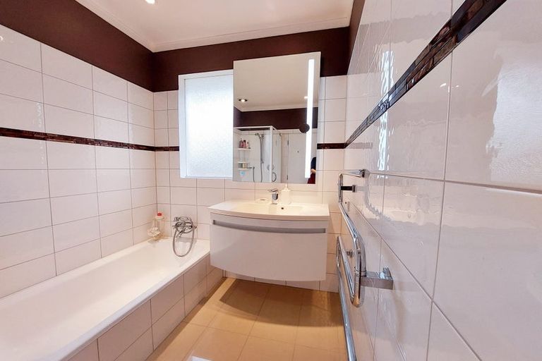 Photo of property in 28 Taupo Crescent, Plimmerton, Porirua, 5026