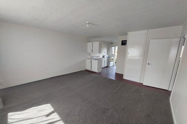 Photo of property in 2/90 Kenderdine Road, Papatoetoe, Auckland, 2025
