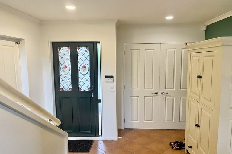 Photo of property in 5 Bishops Glen, Tawa, Wellington, 5028