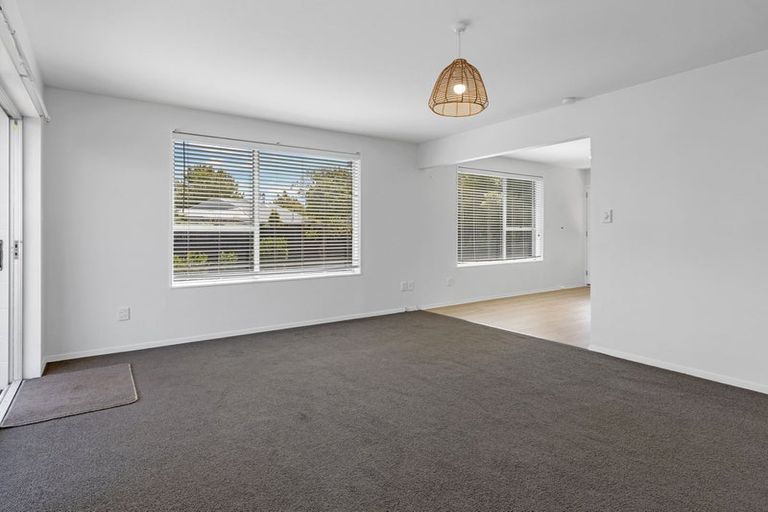 Photo of property in 2/10 Brogar Place, Casebrook, Christchurch, 8051