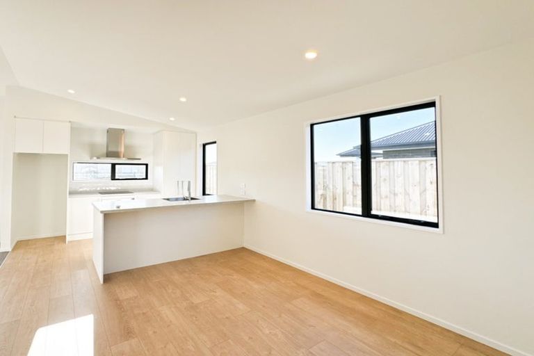 Photo of property in 15 Mccahon Lane, Rolleston, 7615