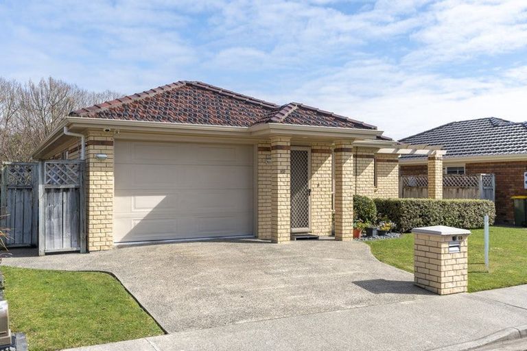 Photo of property in 69 Sovereign Isle Lane, Rototuna, Hamilton, 3210