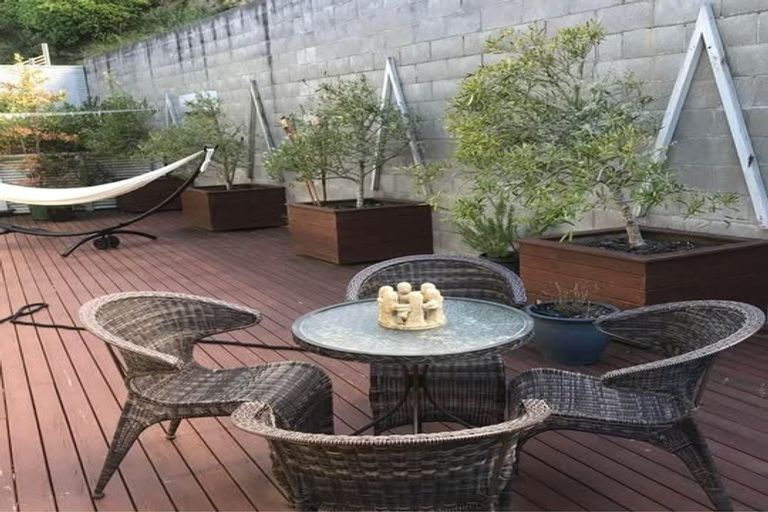 Photo of property in 56 Tiketike Way, Brooklyn, Wellington, 6021