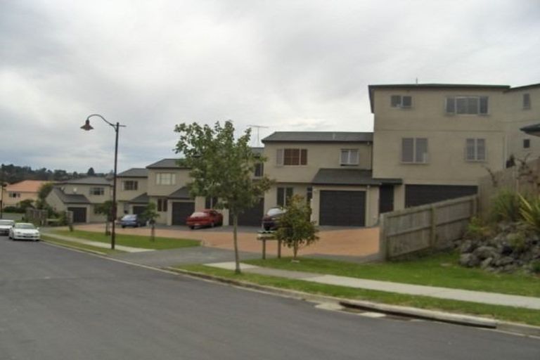 Photo of property in 3/6 Nimstedt Avenue, Oteha, Auckland, 0632