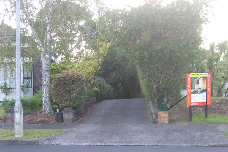 Photo of property in 1 Mosman Place, Chatswood, Auckland, 0626