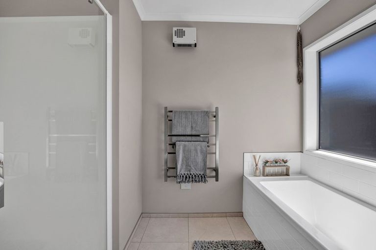 Photo of property in 13 Cooke Farm Grove, Waiwhakaiho, New Plymouth, 4312