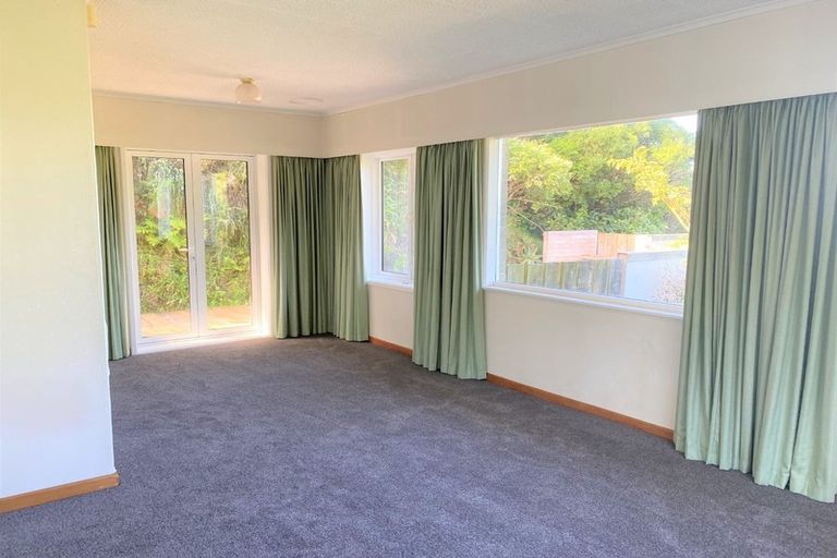 Photo of property in 74 Dowse Drive, Maungaraki, Lower Hutt, 5010