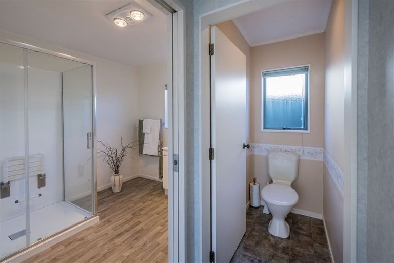 Photo of property in 41 Weraroa Road, Levin, 5510