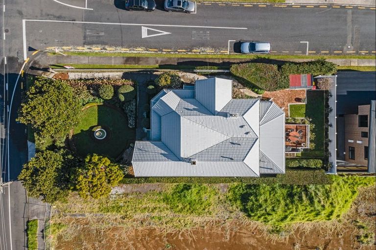 Photo of property in 135 Lemon Street, New Plymouth, 4312