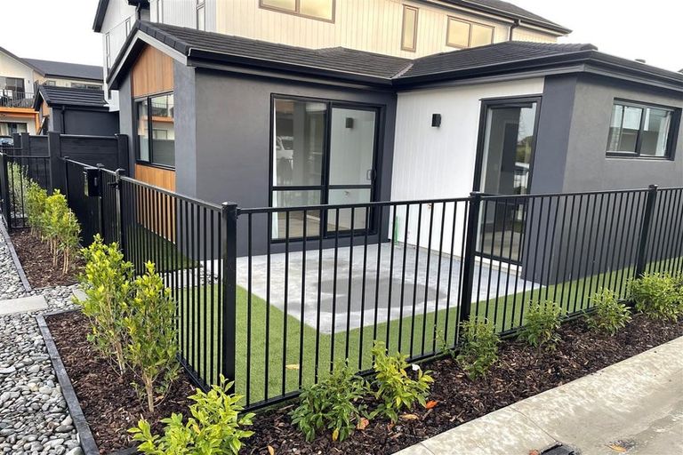 Photo of property in 8 Kumerahou Street, Kumeu, 0810
