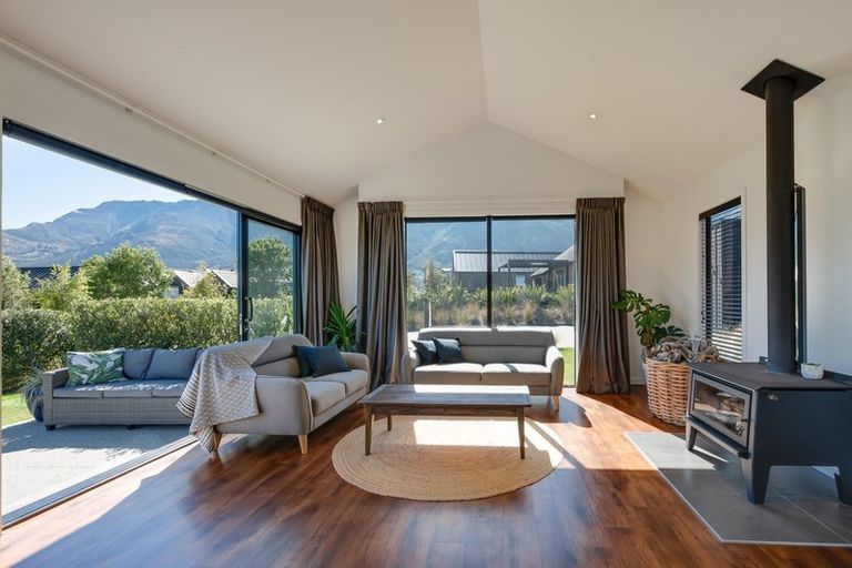 Photo of property in 5 Fife Court, Jacks Point, Queenstown, 9371