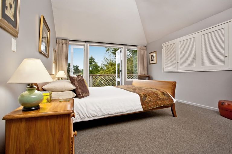 Photo of property in 154 Chelsea View Drive, Chatswood, Auckland, 0626