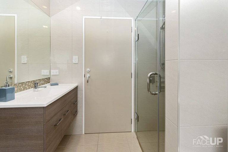 Photo of property in 5 Poaka Road, Hobsonville, Auckland, 0616